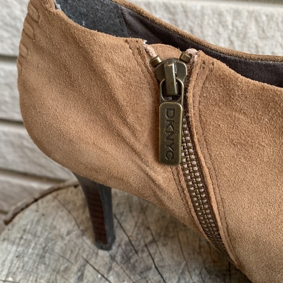 𝅺DKNYC Samira Suede Round Toe Ankle Booties Tan Sz 10 - Picture 3 of 14